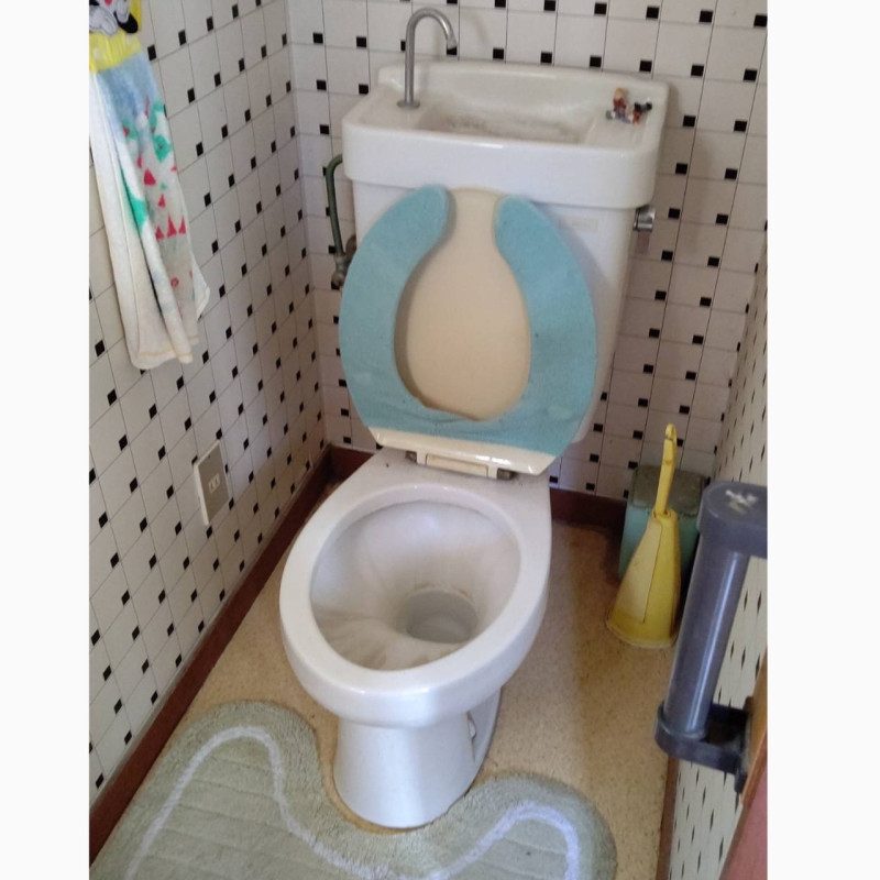 トイレリフォーム｜リフォームの施工事例｜新築・注文住宅・リフォーム｜三和建設株式会社｜伊豆・伊東市リフォーム前0